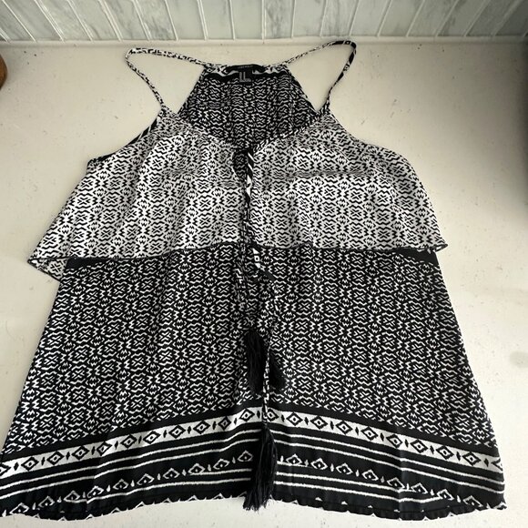 Black & White Forever 21 Aztec Print Sleeveless Top With Tassel Detail Womens Si - Picture 1 of 7